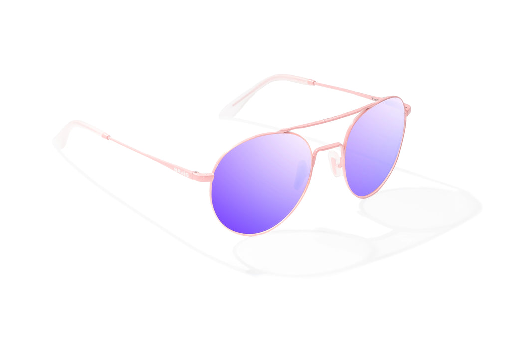 Angled side view of Light pink metal Tionia Bajio sunglasses with violet mirror polarized lenses, small-fit vintage frames for narrow faces, ideal for fishing and outdoor use.