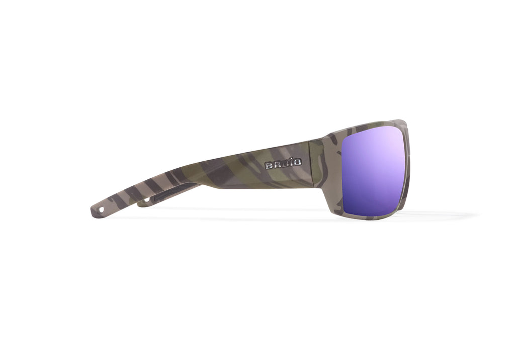 Side view of Army Green Bottomlands Vega in collaboration with Mossy Oak x Bajio wide body sunglasses, bio-based nylon frames with violet mirror polarized lenses, full wrap, large fit, premium built in sun ledge and flex hinges, ideal for fishing and outdoor use.